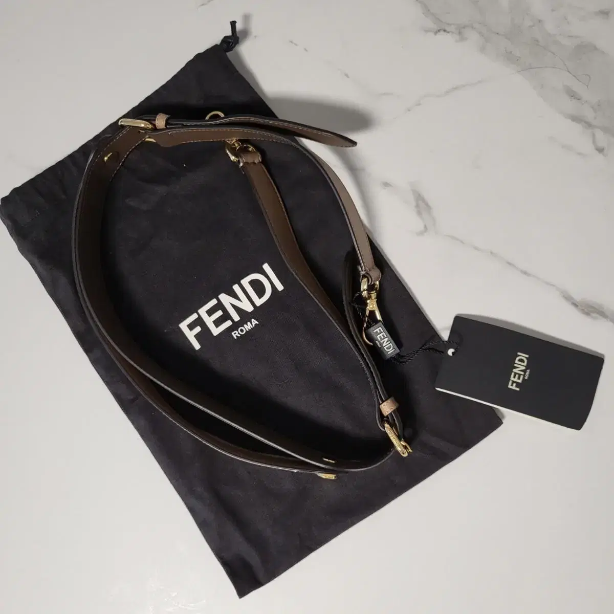 [새제품]FENDI 펜디 스트랩유 (레더/길이85cm)